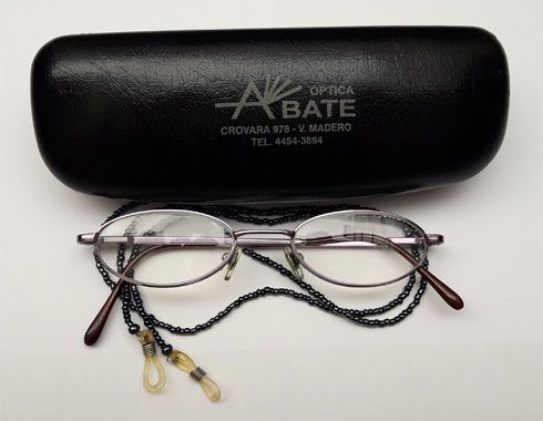 Accesorios para lentes en Óptica Abate zona oeste